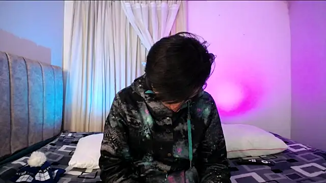 Yellowpokemon23 online show from April 2026 02:33:01 AM