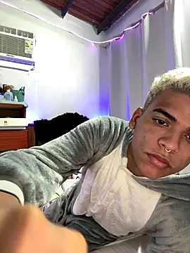 Snapshot of Leo_bunny_hot chatting on October 2025 06:30:02 PM Leo bunny hot online show from October 2025 06:30:02 PM