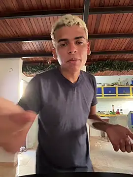 Snapshot of Leo_bunny_hot chatting on October 2025 07:32:01 PM Leo bunny hot online show from October 2025 07:32:01 PM