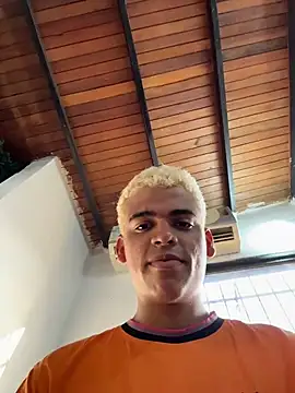 Snapshot of Leo_bunny_hot chatting on November 2025 08:00:01 PM Leo bunny hot online show from November 2025 08:00:01 PM