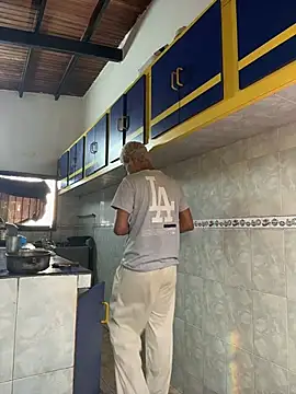 Snapshot of Leo_bunny_hot chatting on November 2025 07:26:01 PM Leo bunny hot online show from November 2025 07:26:01 PM