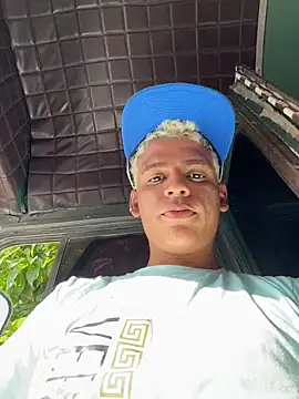 Snapshot of Leo_bunny_hot chatting on November 2025 08:29:01 PM Leo bunny hot online show from November 2025 08:29:01 PM