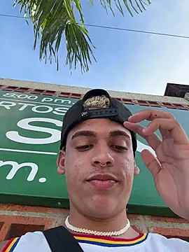 Snapshot of Leo_bunny_hot chatting on November 2025 07:43:01 PM Leo bunny hot online show from November 2025 07:43:01 PM