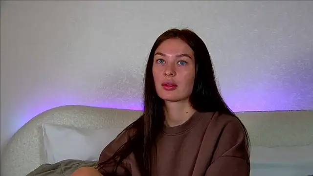 AlexandraBloom online show from October 2025 06:28:02 PM