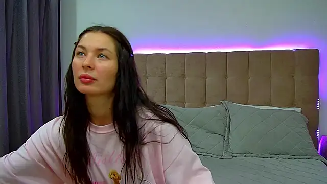 AlexandraBloom online show from November 2025 06:18:02 PM