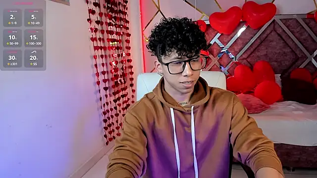 AkazaBoy  online show from February 2025 04:44:02 AM