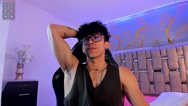 AkazaBoy  online show from September 2025 07:58:02 PM