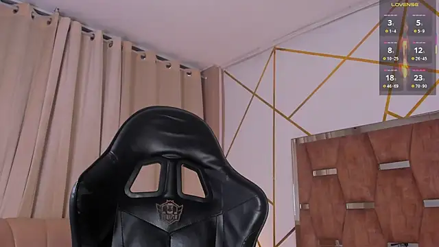 AkazaBoy  online show from April 2026 06:19:01 AM