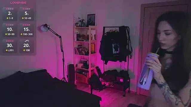 Snapshot of Space_X_Roxy_ chatting on December 2024 06:22:02 PM Space X Roxy online show from December 2024 06:22:02 PM