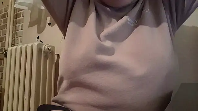 AalinnaK online show from February 2025 08:47:01 PM