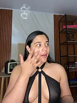 floriamANDjazmin online show from June 2026 06:57:02 PM