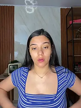 floriamANDjazmin online show from June 2026 06:52:01 PM