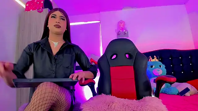 Hellen moons   online show from November 2025 07:14:02 PM