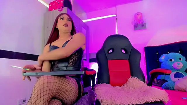 Hellen moons   online show from November 2025 07:15:01 PM