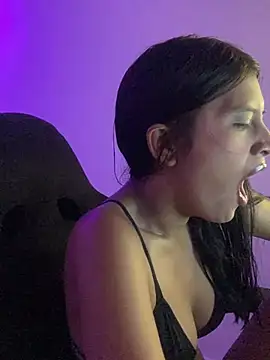 Snapshot of _18_laura chatting on December 2024 08:36:01 PM 18 laura online show from December 2024 08:36:01 PM