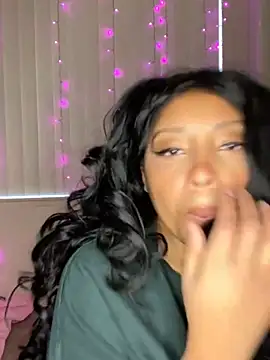 Snapshot of BaileyBaird chatting on February 2025 11:32:02 PM BaileyBaird online show from February 2025 11:32:02 PM