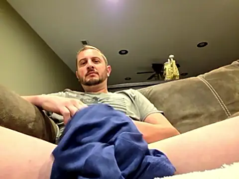 Snapshot of MrMechanic38 chatting on February 2026 01:17:01 PM MrMechanic38 online show from February 2026 01:17:01 PM