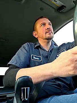 Snapshot of MrMechanic38 chatting on February 2026 01:43:01 PM MrMechanic38 online show from February 2026 01:43:01 PM