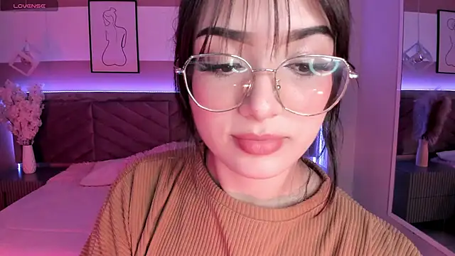 Megan mooree  online show from January 2025 07:00:02 PM