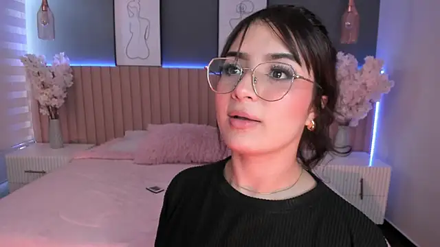 Megan mooree  online show from February 2025 04:08:01 PM