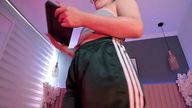 Megan mooree  online show from February 2025 01:00:02 PM