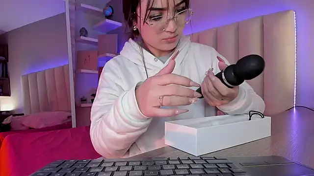 Megan mooree  online show from March 2025 11:40:02 AM