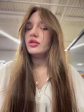 Holly Molii online show from March 2025 10:00:02 AM