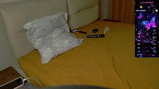 Holly Molii online show from October 2025 02:11:02 AM