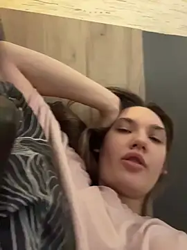 Holly Molii online show from May 2026 01:21:01 AM