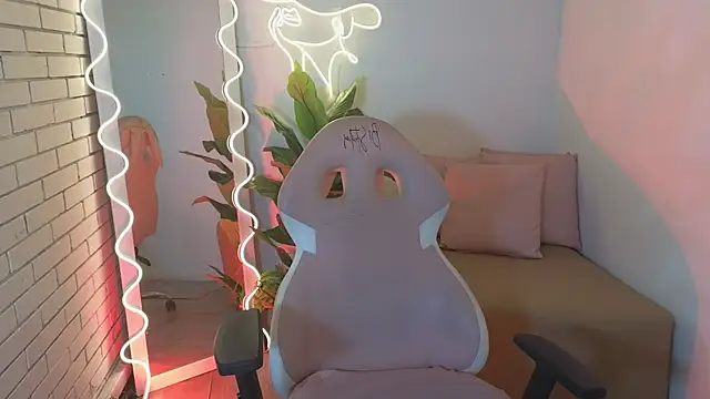 Snapshot of hina_tay chatting on December 2024 04:09:01 AM hina tay online show from December 2024 04:09:01 AM