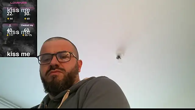 Snapshot of CaroAndMarc chatting on December 2025 11:17:01 AM CaroAndMarc online show from December 2025 11:17:01 AM