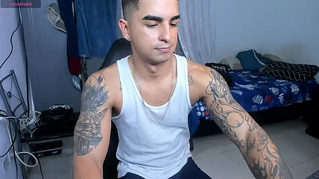 cJuan111 online show from November 2025 12:55:01 AM