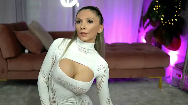 VivianneSteinX online show from April 2026 08:17:01 PM