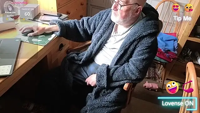 Adamdaddybear online show from September 2025 08:46:02 AM