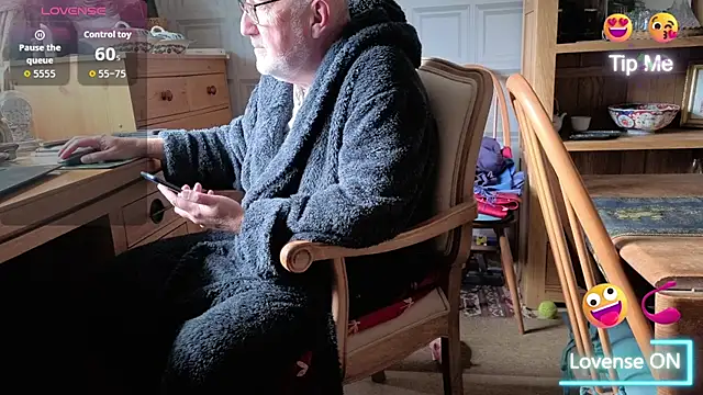 Adamdaddybear online show from September 2025 07:23:01 AM