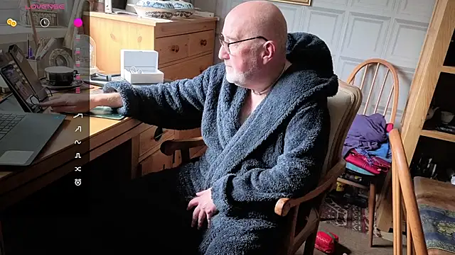 Adamdaddybear online show from October 2025 07:50:01 AM