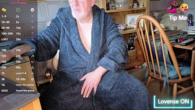 Adamdaddybear online show from October 2025 07:41:02 AM