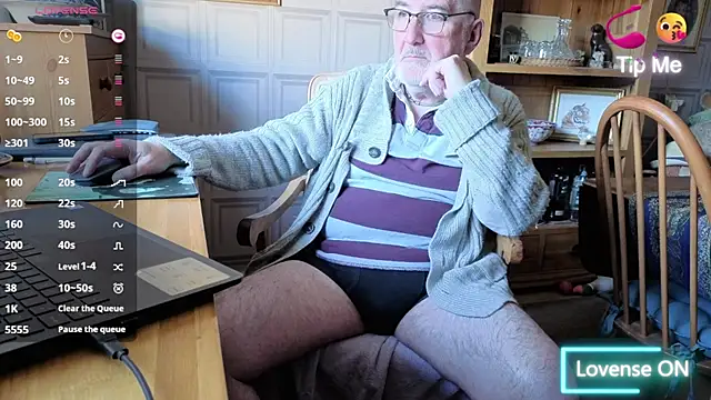 Adamdaddybear online show from October 2025 01:51:02 PM