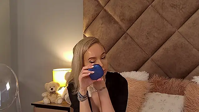 JaquelineM online show from December 2024 07:16:01 AM