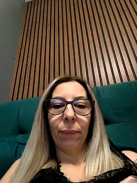 Snapshot of SukyGirl chatting on December 2024 03:37:01 PM SukyGirl online show from December 2024 03:37:01 PM
