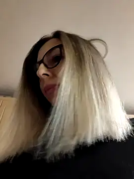 Snapshot of SukyGirl chatting on January 2025 05:28:02 AM SukyGirl online show from January 2025 05:28:02 AM