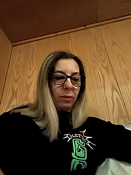 Snapshot of SukyGirl chatting on January 2025 08:29:01 AM SukyGirl online show from January 2025 08:29:01 AM