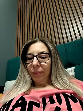 Snapshot of SukyGirl chatting on January 2025 02:29:02 AM SukyGirl online show from January 2025 02:29:02 AM