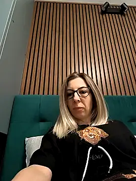 Snapshot of SukyGirl chatting on January 2025 04:21:01 AM SukyGirl online show from January 2025 04:21:01 AM