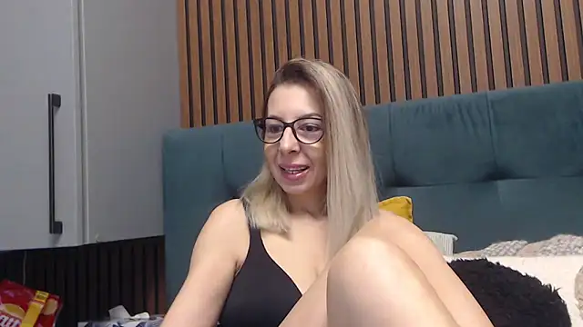 Snapshot of SukyGirl chatting on January 2025 11:01:01 AM SukyGirl online show from January 2025 11:01:01 AM