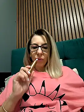 Snapshot of SukyGirl chatting on January 2025 09:25:01 PM SukyGirl online show from January 2025 09:25:01 PM