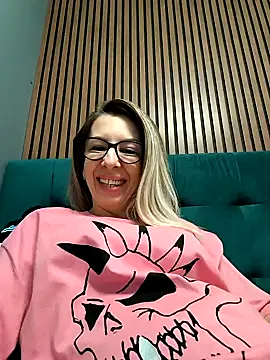 Snapshot of SukyGirl chatting on January 2025 12:28:01 AM SukyGirl online show from January 2025 12:28:01 AM