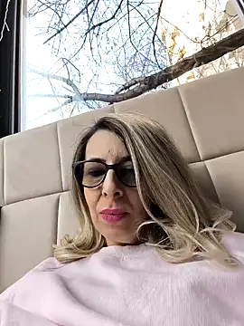 Snapshot of SukyGirl chatting on February 2025 12:39:02 PM SukyGirl online show from February 2025 12:39:02 PM