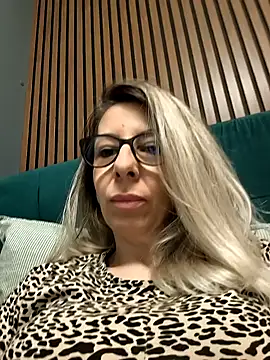 Snapshot of SukyGirl chatting on February 2025 09:28:01 AM SukyGirl online show from February 2025 09:28:01 AM
