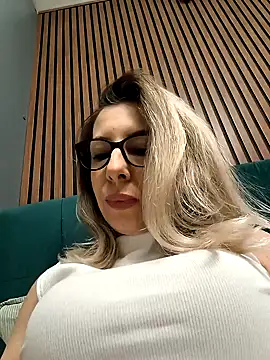 Snapshot of SukyGirl chatting on February 2025 05:08:01 AM SukyGirl online show from February 2025 05:08:01 AM